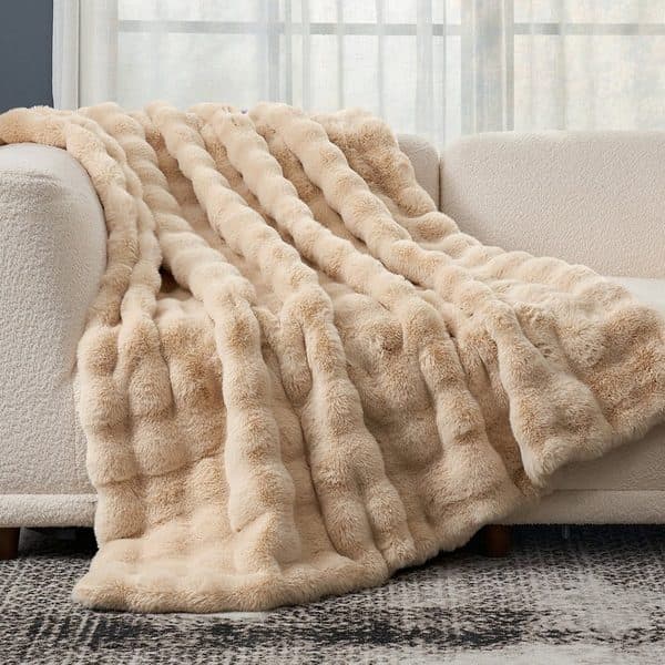 Ultra-Soft Bubble Faux Fur Throw Blanket